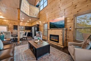 Greenbrier Cabin- 3 bedroom/3 bath, Sleeps 8, Indoor Pool, Mountain Views, Game Loft, Hot Tub - Boyds Creek - 2