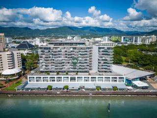 Belle Escapes 25 Harbour Lights with Magical Water Views - Cairns - 7