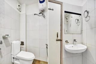 Super Townhouse Zoo Road Near Guwahati Central formerly IR Luxuria - Guwahati - 6