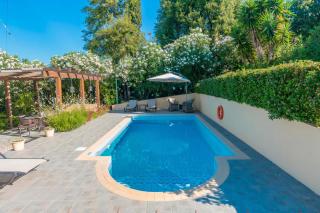 Blue Coast Suites - Seaside Retreat with Pool in Exclusive Kommeno - Komméno - 0