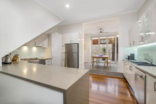 Unique 2- Storey Victorian Terrace near Errol St - Melbourne - 7