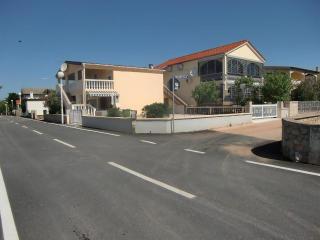 Apartment Mit Großer Terrasse Im Erdgeschoss - Vir - 7