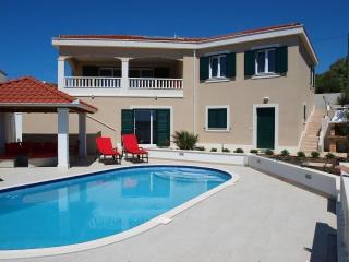 Luxuriöses Ferienhaus Mit Pool Direkt Am Meer - Rogoznica - 3