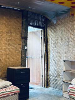 Aura Cafe & Hostel - 8