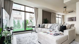 Trophy-Lux Villa w Big Garden & BBQ Grill - 7