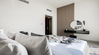 Trophy-Lux Villa w Big Garden & BBQ Grill - 5