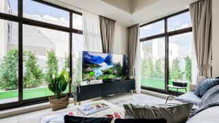 Trophy-Lux Villa w Big Garden & BBQ Grill - 1