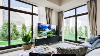 Trophy-Lux Villa w Big Garden & BBQ Grill - 0