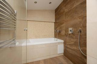 Spacious Two-Bedroom Apartment in the Warsaw City Centre by Noclegi Renters - Varsovie - 4