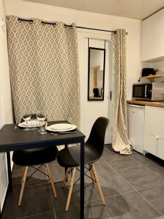 A sweet night in a former hotel - Sainte-Savine - 3