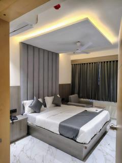 Hotel Lotus - Ahmedabad - 3