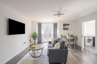 2 Luxurious Apartments with Free Parking near Chelmsford City - 2