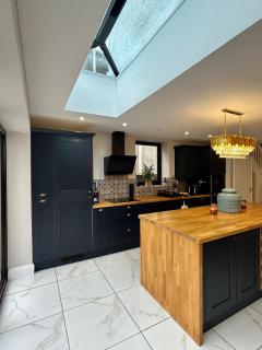 Luxury 2 Bed House with Hot Tub - Cardiff - 9