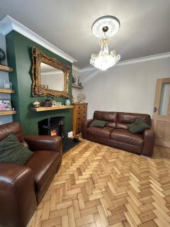Luxury 2 Bed House with Hot Tub - 7