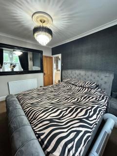 Luxury 2 Bed House with Hot Tub - 5
