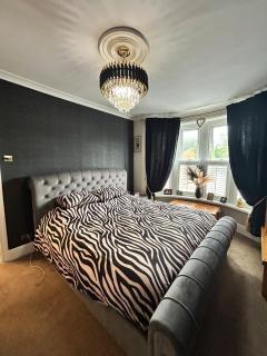 Luxury 2 Bed House with Hot Tub - Cardiff - 4