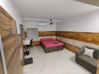 Central Stay - - 7