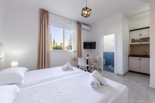 Stylish Studio with Scenic Gardens Golem - Golem - 8