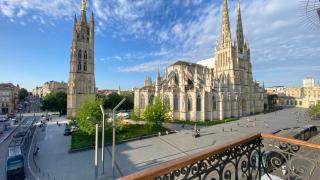 Appartement Place Pey Berland avec balcon et parking - Bordeaux - 0