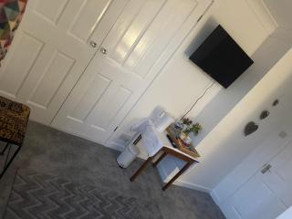 Village Retreat - Penrith - 6