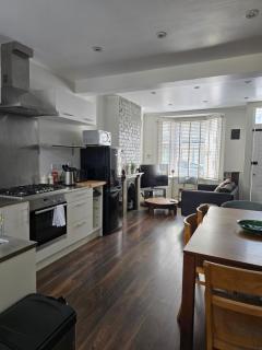 Cosy 2BR House in Stratford & Westfield Area - London - 5