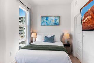 Dwntn Lux Townhome - Best Amenities- 3BD, 4BA - 7