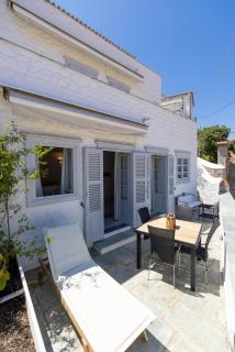 Kaminia Views Escape - Hydra - 5