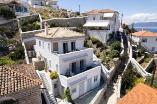 Kaminia Views Escape - Hydra - 8