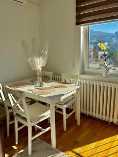 Cozy Central Flat In Sarajevo & Olympic Hall View - Sarajevo - 3