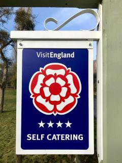 The Smithy, Wonderful Riverside Accommodation - Bodenham - 9