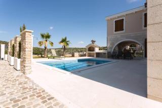 Villa Elena mit Pool, nur 60 Meter zum Meer - Sevid - 0