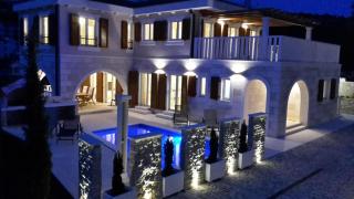 Villa Elena mit Pool, nur 60 Meter zum Meer - Sevid - 8