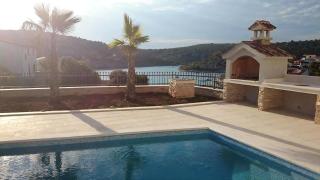 Villa Elena mit Pool, nur 60 Meter zum Meer - Sevid - 2