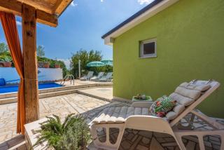 Ferienhaus mit zwei Küchen, Garten, großer Terrasse und Swimmingpool - Bribir - 6