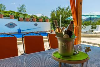 Ferienhaus mit zwei Küchen, Garten, großer Terrasse und Swimmingpool - Bribir - 3