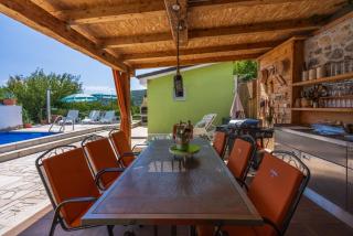 Ferienhaus mit zwei Küchen, Garten, großer Terrasse und Swimmingpool - Bribir - 1