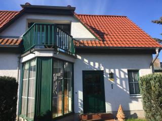 Ferienhaus mit Gästezimmer für sechs Erwachsene und einem Kind bis sechs Jahre mit Terrasse und Garten - Zehdenick - 8