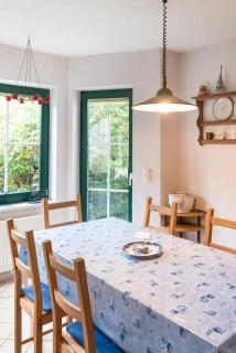 Ferienhaus mit Gästezimmer für sechs Erwachsene und einem Kind bis sechs Jahre mit Terrasse und Garten - Zehdenick - 6