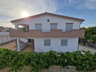 Ferienwohnung Ema Erste Etage Mit Offener Terrasse - Lozice - 0