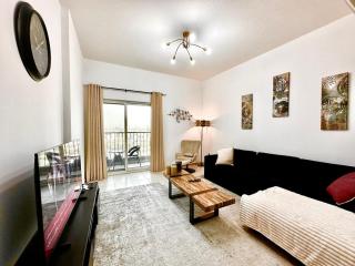 Chic 1BR with the City Views - 0