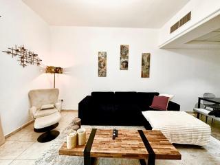 Chic 1BR with the City Views - 9