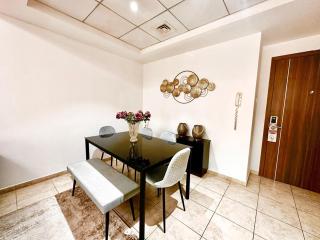 Chic 1BR with the City Views - 7