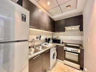 Chic 1BR with the City Views - 3