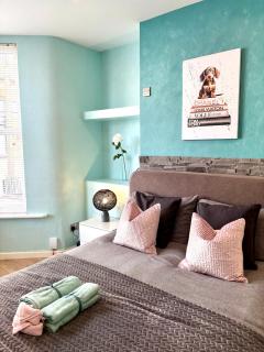 Modern Art House - serviced accomodation - 8