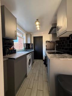 Luxurious 4 BedRoom Flat, Greatly Located - 9