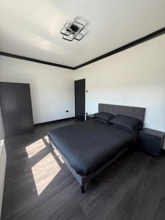 Luxurious 4 BedRoom Flat, Greatly Located - 8