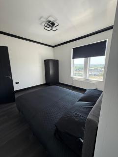 Luxurious 4 BedRoom Flat, Greatly Located - 6