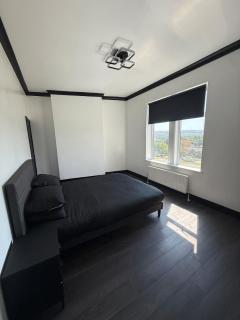 Luxurious 4 BedRoom Flat, Greatly Located - 3