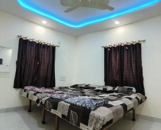 Atharv Guesthouse - Akalkot - 4