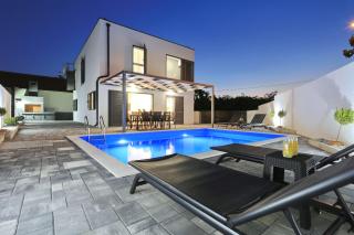 Villa Gea with heated pool - Vrsi - 0